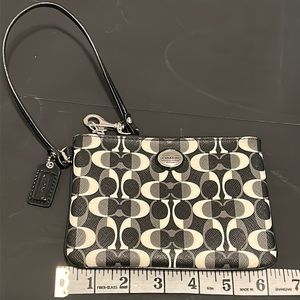 COACH WRISTLET WORN ONCE GOOD CONDITION